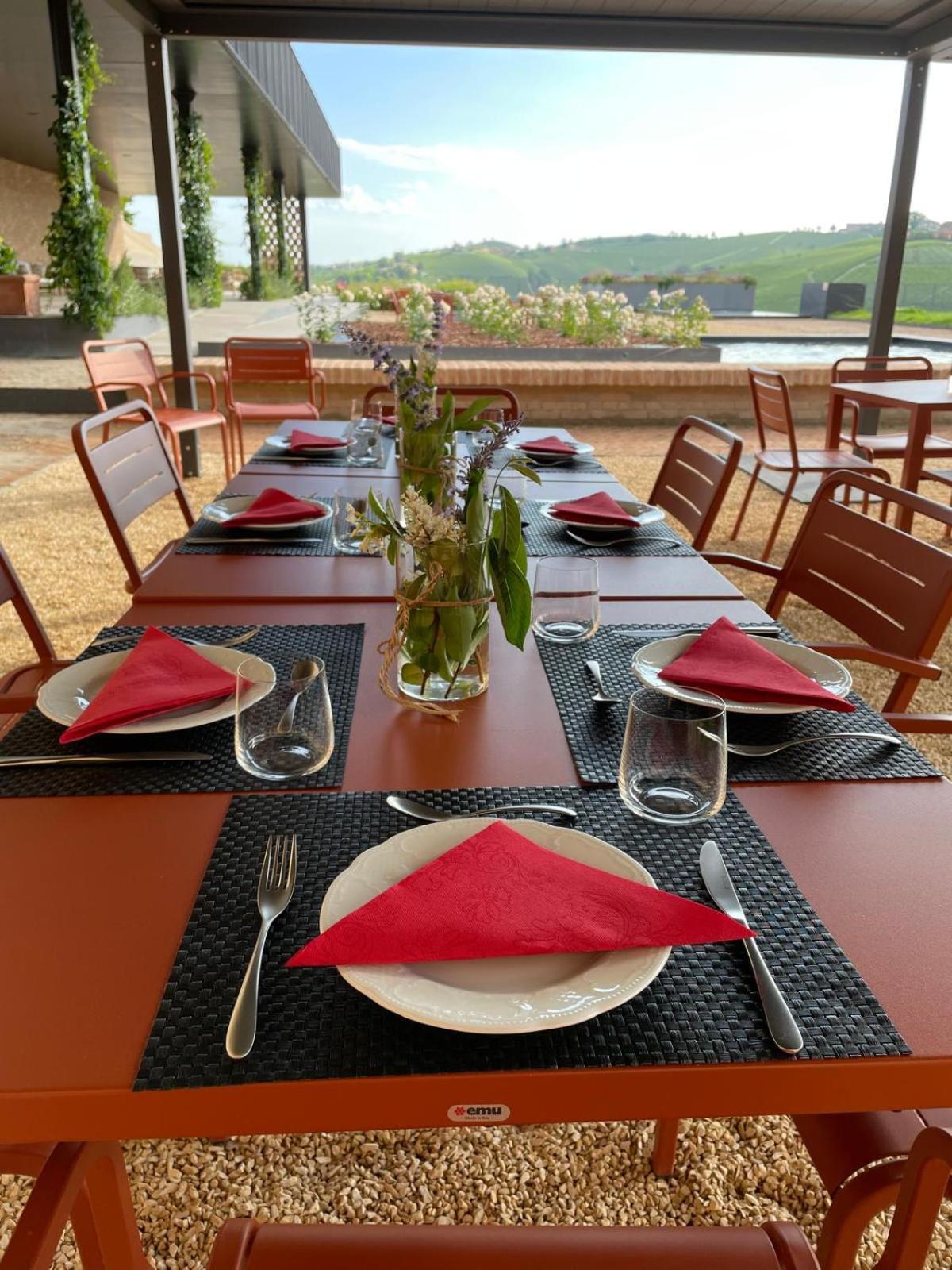 Foresteria, Winery & Events Destination Monforte dʼAlba Buitenkant foto