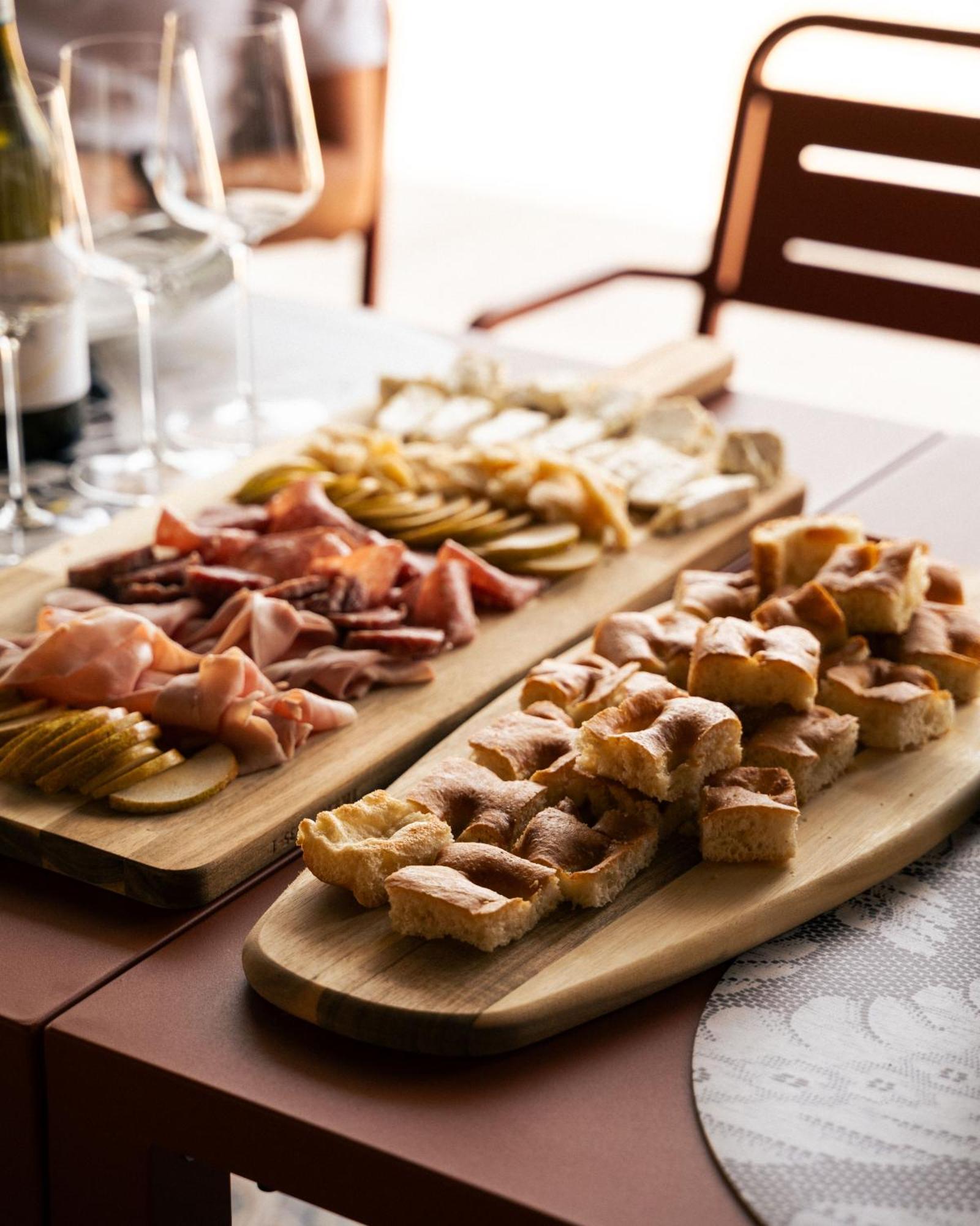 Foresteria, Winery & Events Destination Monforte dʼAlba Buitenkant foto
